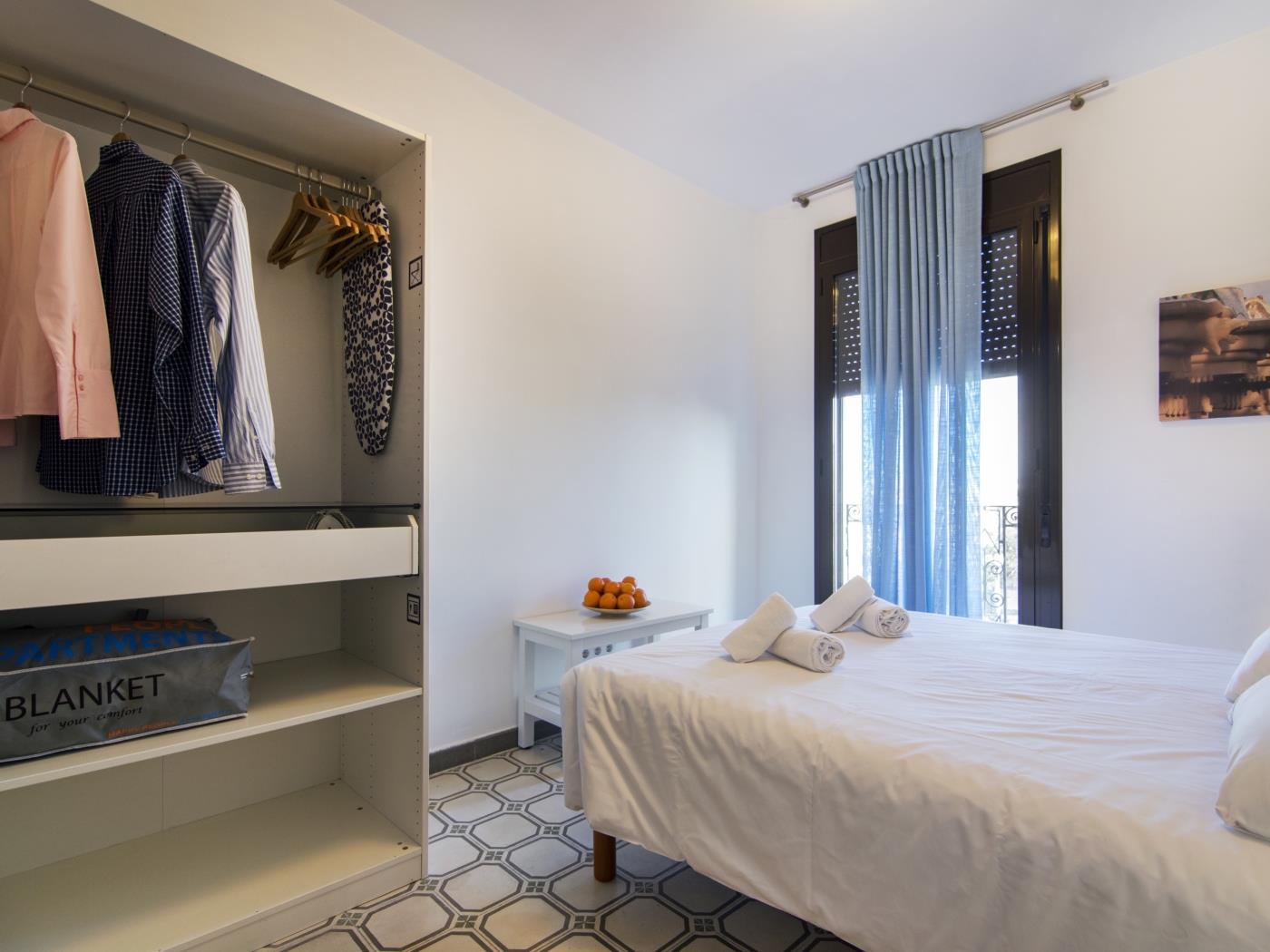 Apartamento de 2 dormitorios con balcón en Barcelona