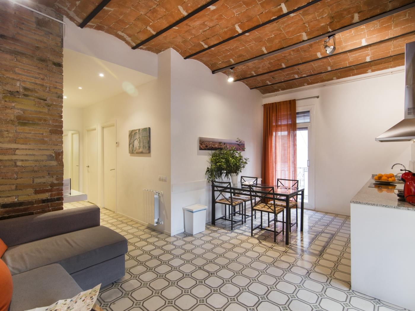 Apartamento de 2 dormitorios con balcón en Barcelona