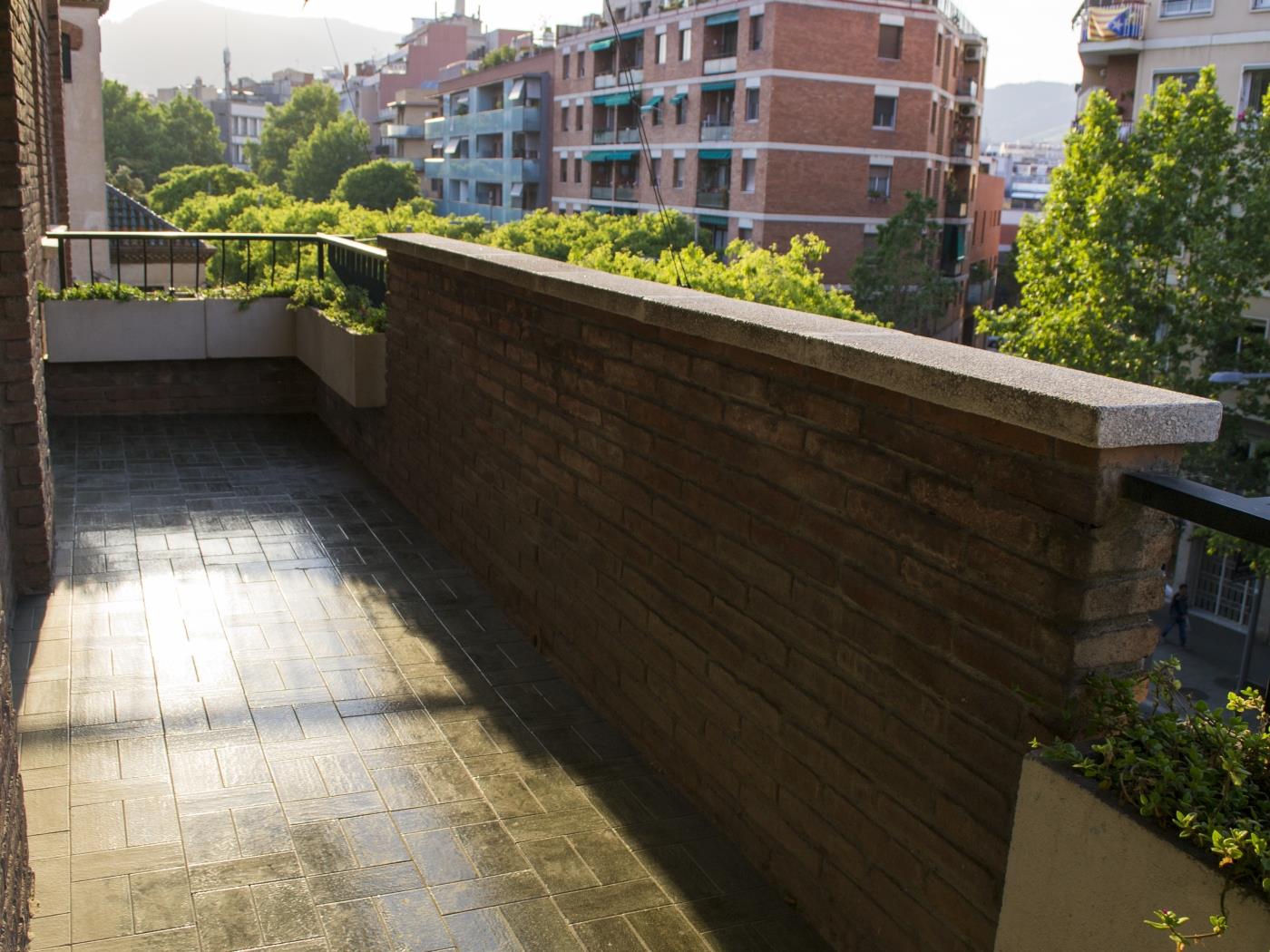 Apartamento de 4 dormitorios con piscina en Barcelona