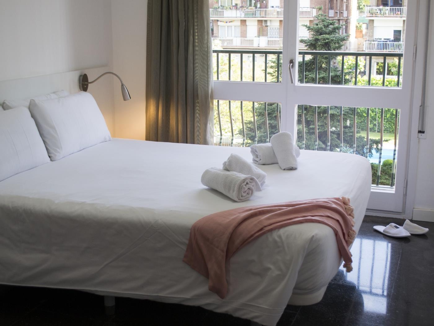 Apartamento de 4 dormitorios con piscina en Barcelona