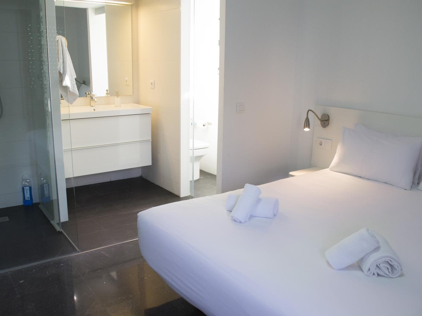 Apartamento de 4 dormitorios con piscina en Barcelona