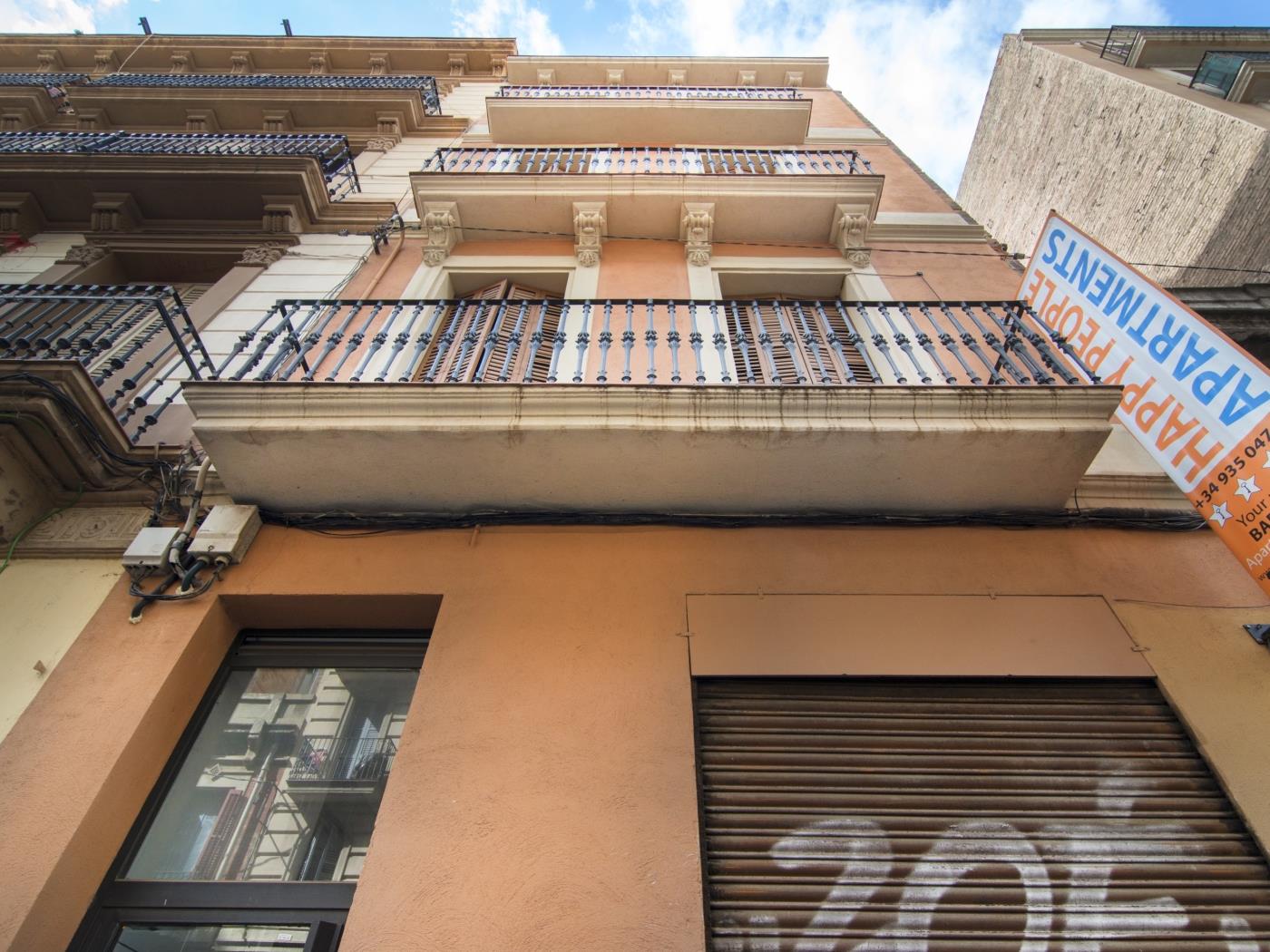 Apartment for 4 people with 2 bedrooms and terrace in Barcelona