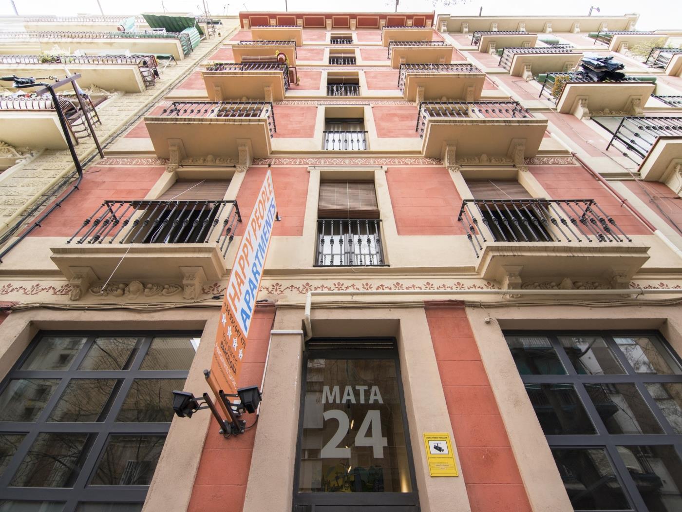 Duplex apartment for 6 people with 3 bedrooms and 2 bathrooms. in Barcelona