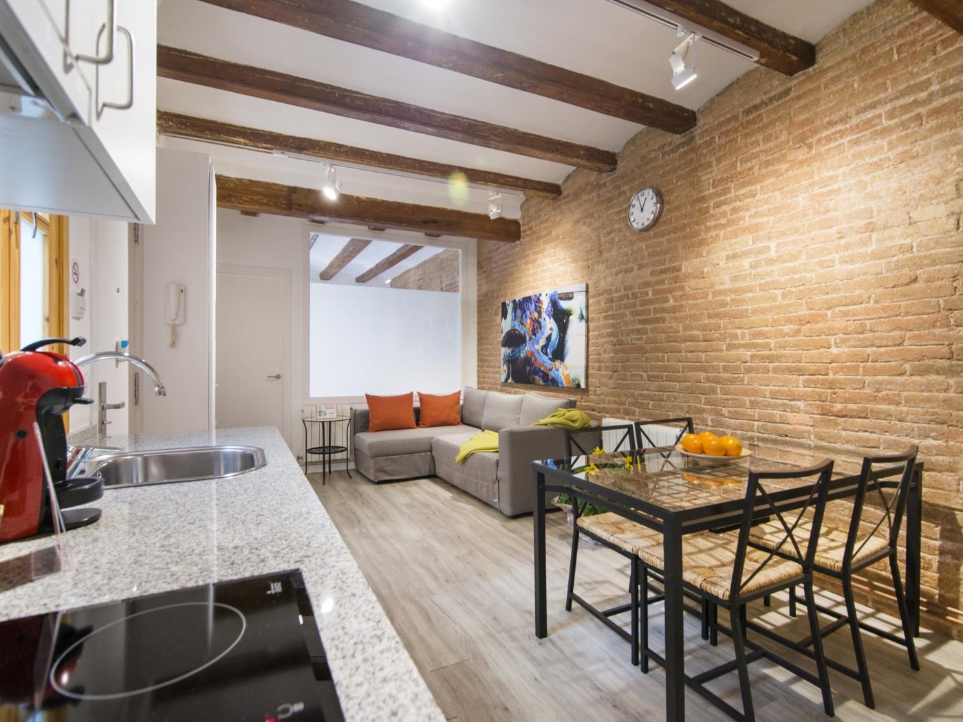 Apartment with 2 bedrooms and 2 bathrooms, for 4 people in Barcelona