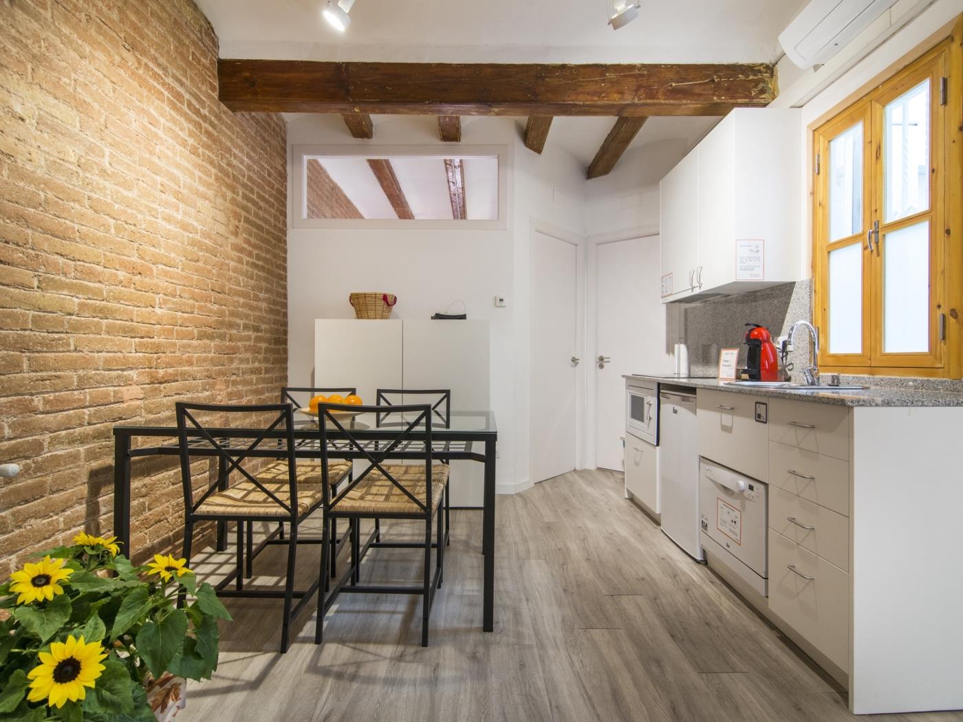 Apartamento de 2 dormitorios y 2 baños, para 4 personas en Barcelona