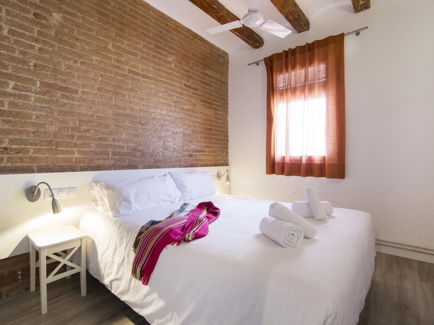 Apartamento de 2 dormitorios y 2 baños, para 4 personas en Barcelona