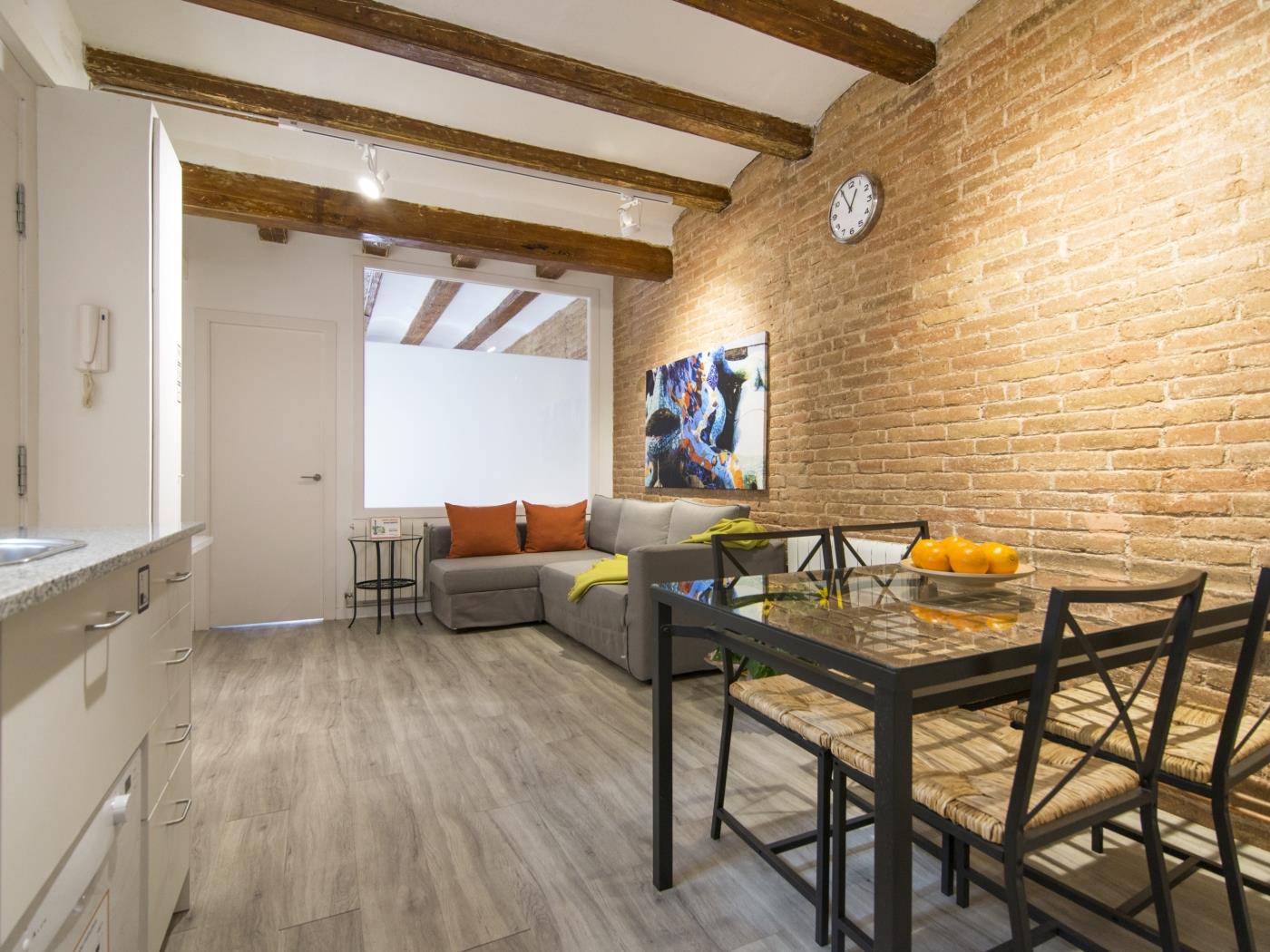 Apartamento de 2 dormitorios y 2 baños, para 4 personas en Barcelona