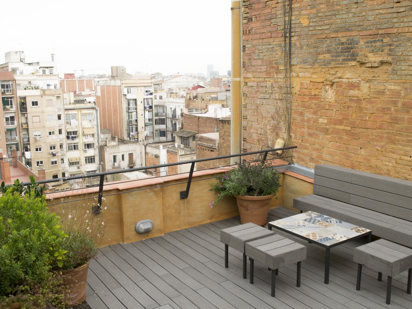 Apartment with 4 bedrooms and 2 bathrooms in Barcelona