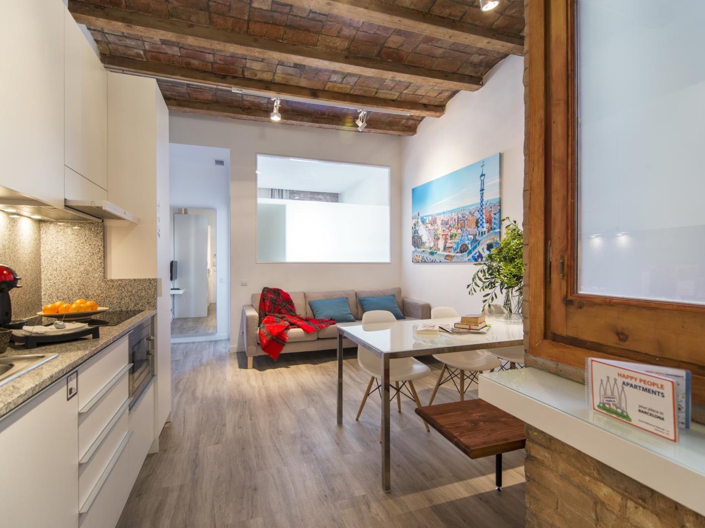 Apartment with 4 bedrooms and 2 bathrooms in Barcelona