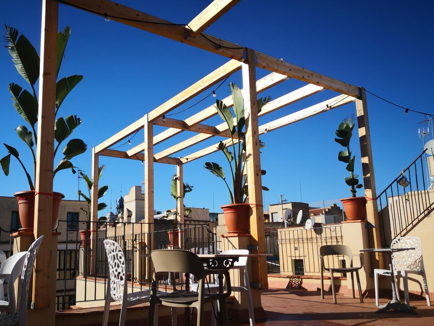 Single room with balcony in Barcelona