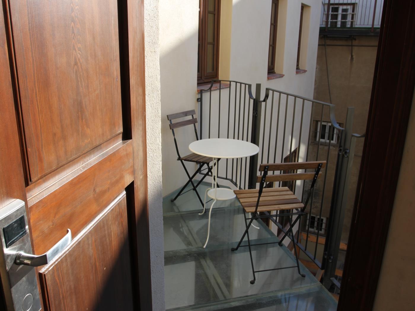 Single room with balcony in Barcelona