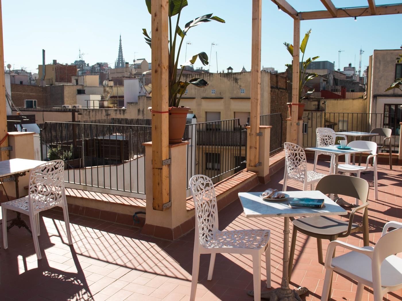 Single room with balcony in Barcelona