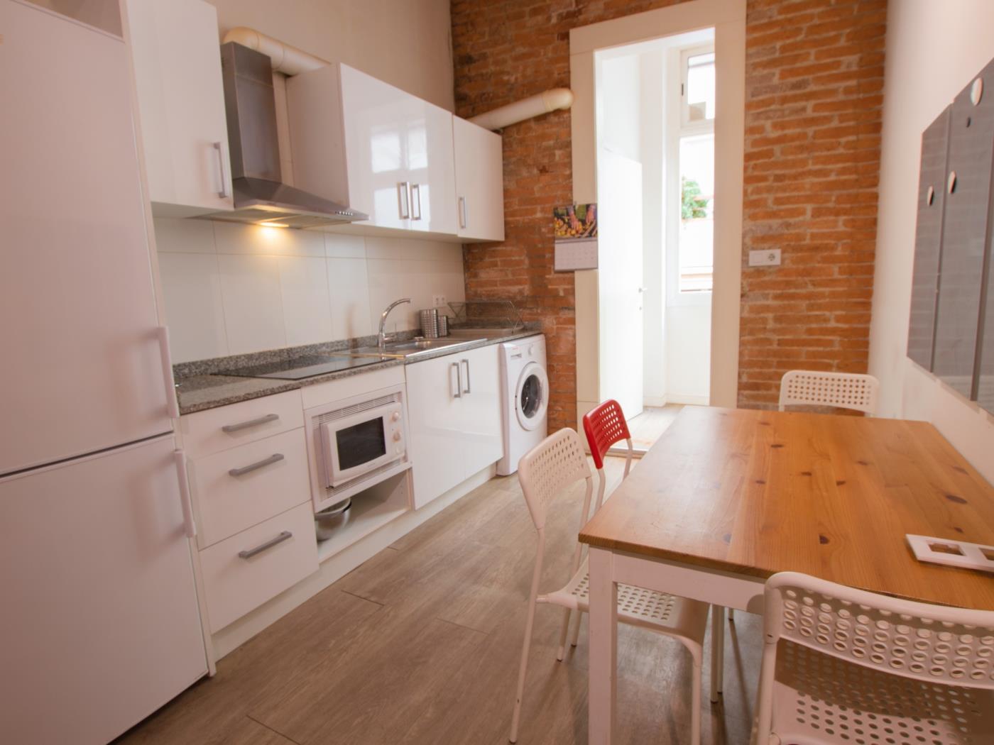 Apartamento de 4 dormitorios y un baño en Barcelona