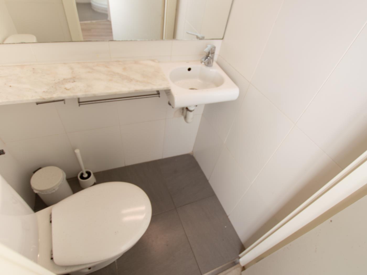 Apartamento de 3 dormitorios y un baño en Barcelona