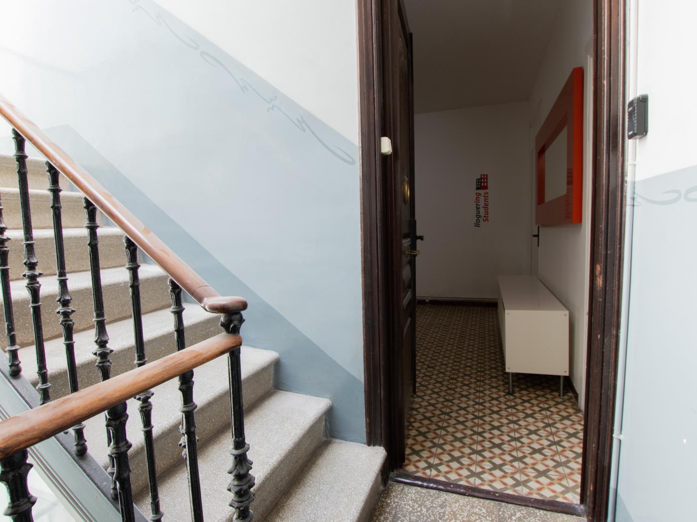 Apartamento de 3 dormitorios y un baño en Barcelona