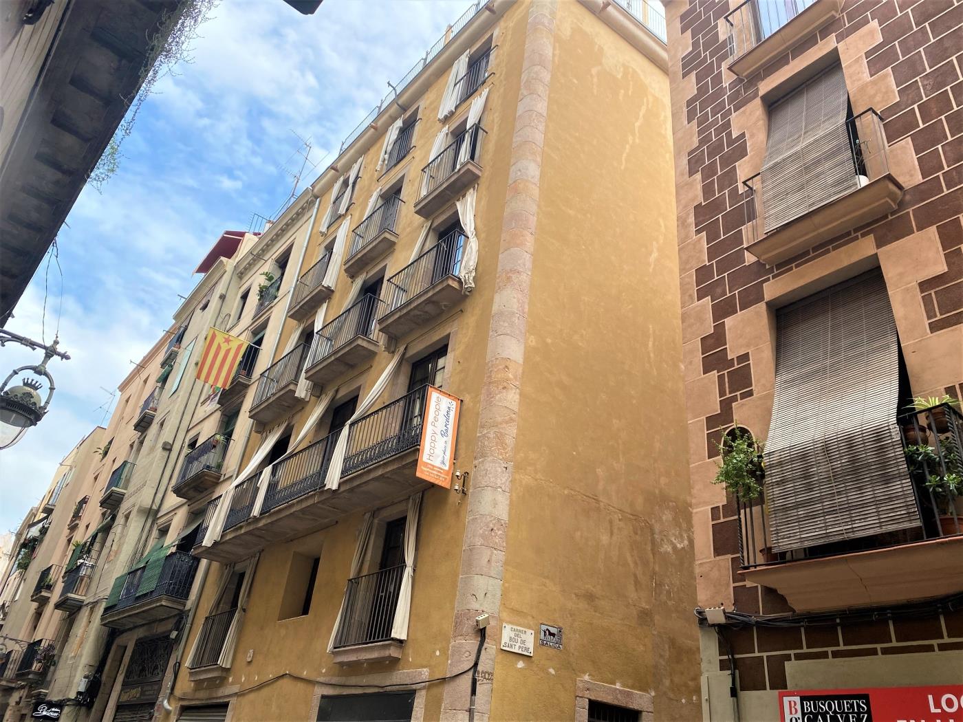 Apartamento de 1 dormitorio, sofa cama y 2 baños en Barcelona