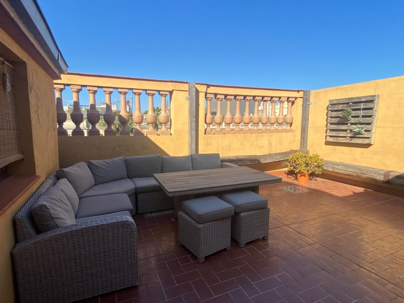 3 bedroom penthouse with terrace for 6 people in Barcelona
