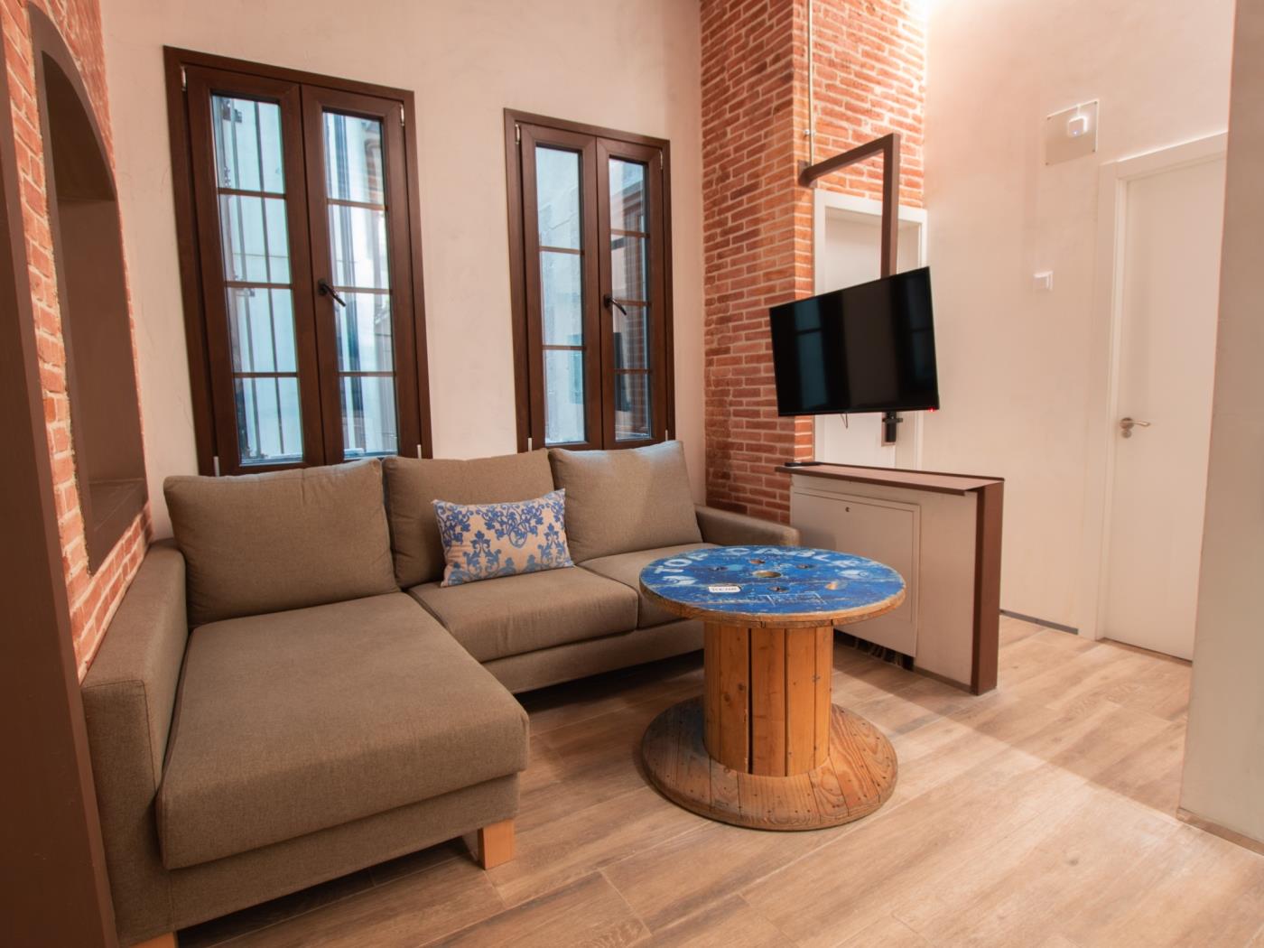 4 bedroom apartment with 3 bathrooms in Barcelona