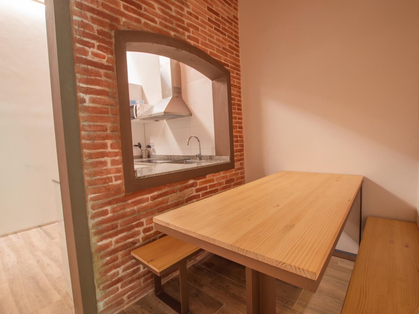 4 bedroom apartment with 3 bathrooms in Barcelona