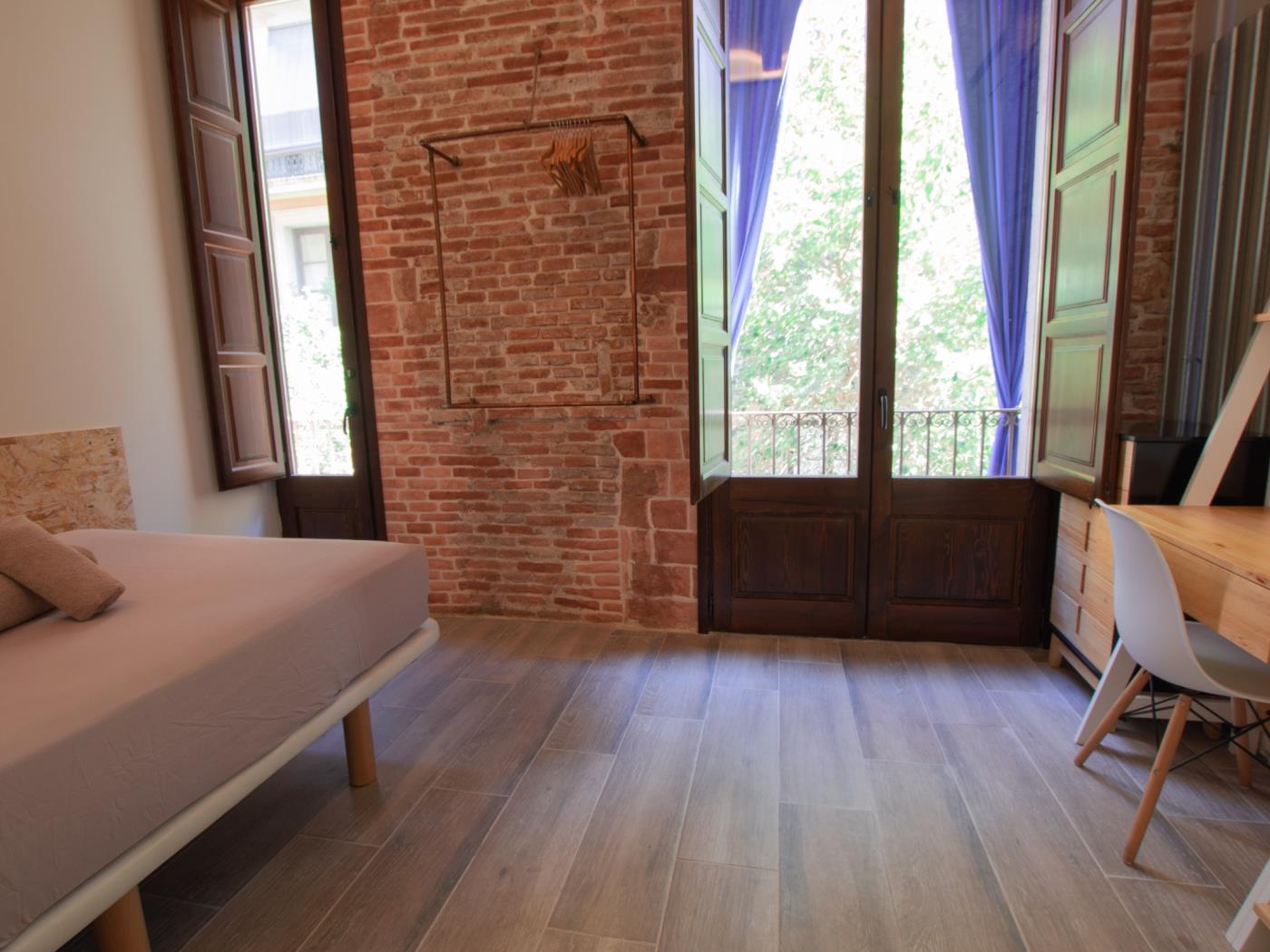 4 bedroom apartment with 3 bathrooms in Barcelona