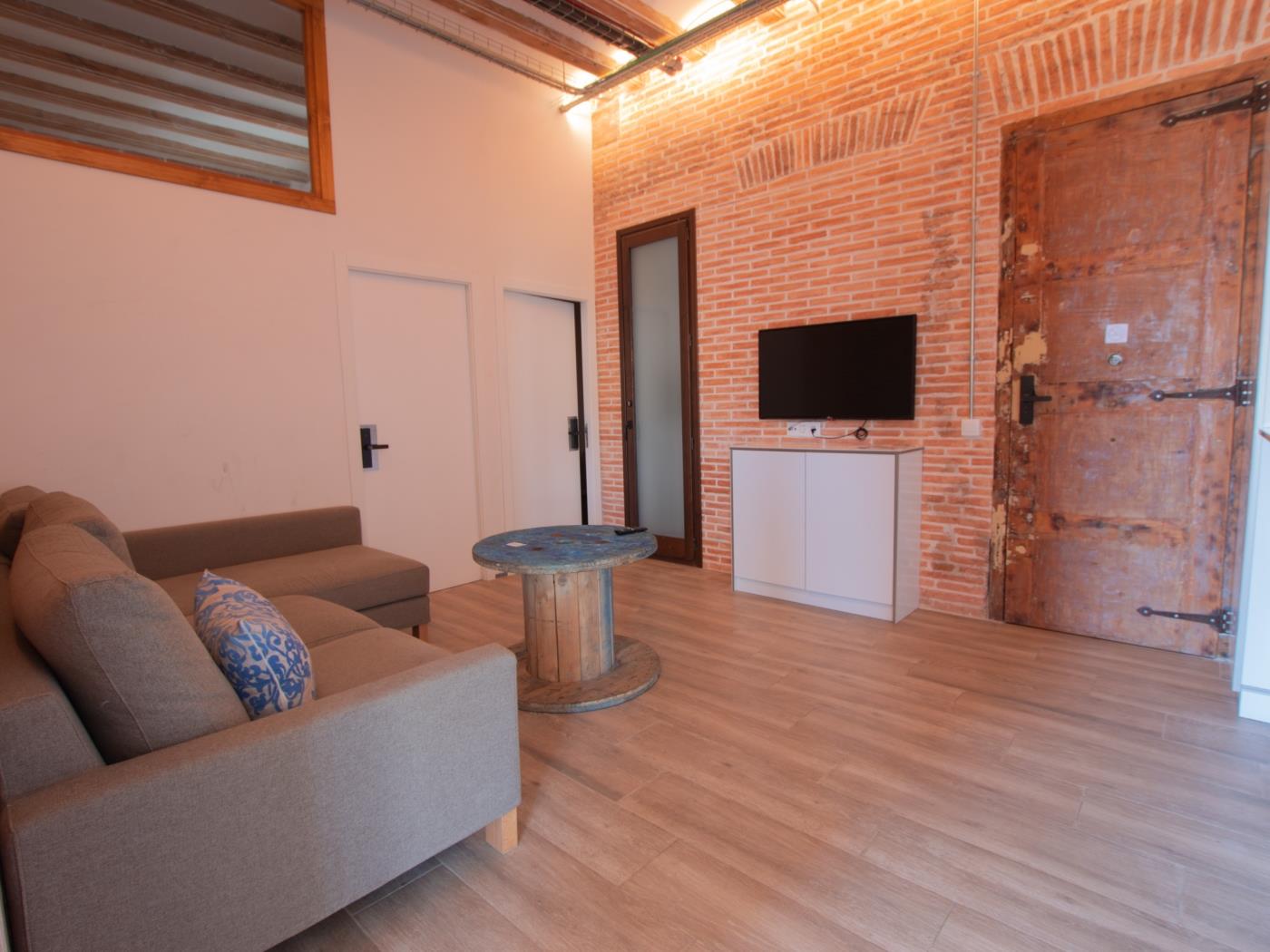 4 bedroom apartment with 2 bathrooms in Barcelona