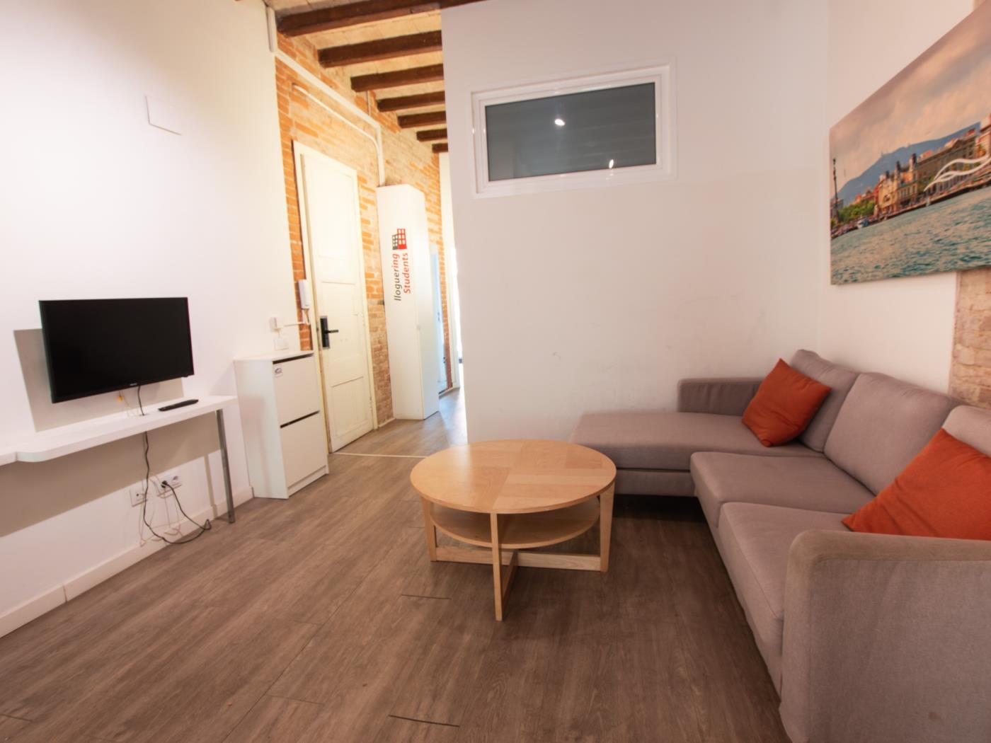 Apartamento de 4 dormitorios y un baño en Barcelona