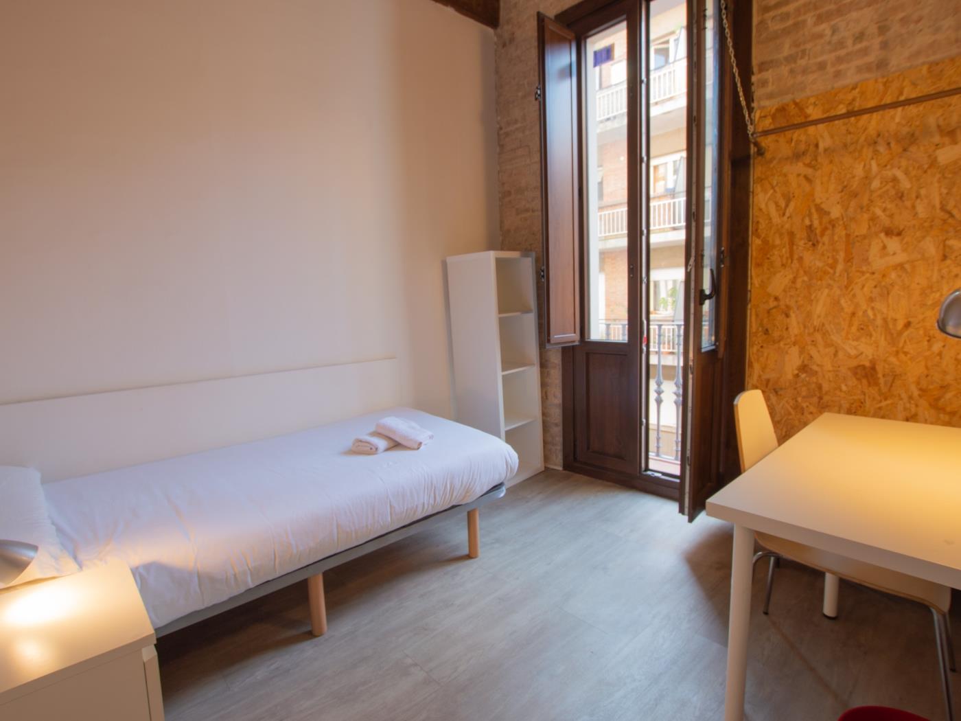 Apartamento de 4 dormitorios y un baño en Barcelona